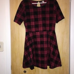 H&M READ AND BLACK PLAID/TARTAN DRESS W/SLEEVES